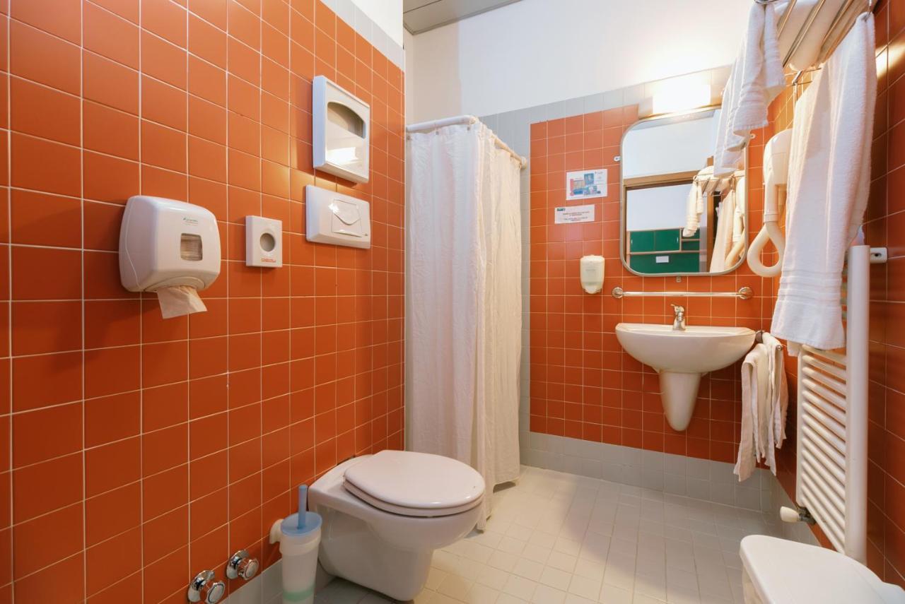 Hostel Open011 Turyn Zewnętrze zdjęcie