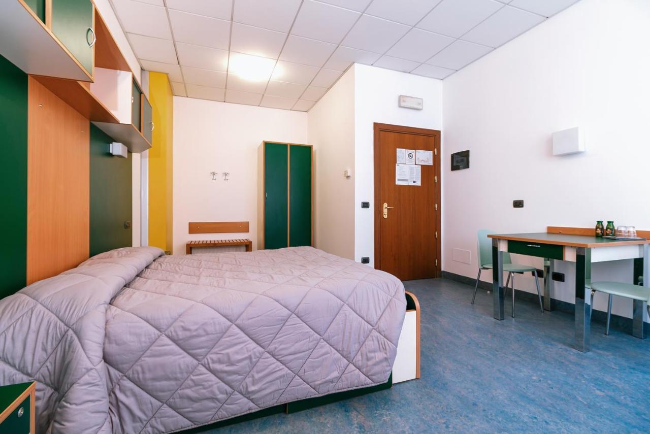 Hostel Open011 Turyn Zewnętrze zdjęcie